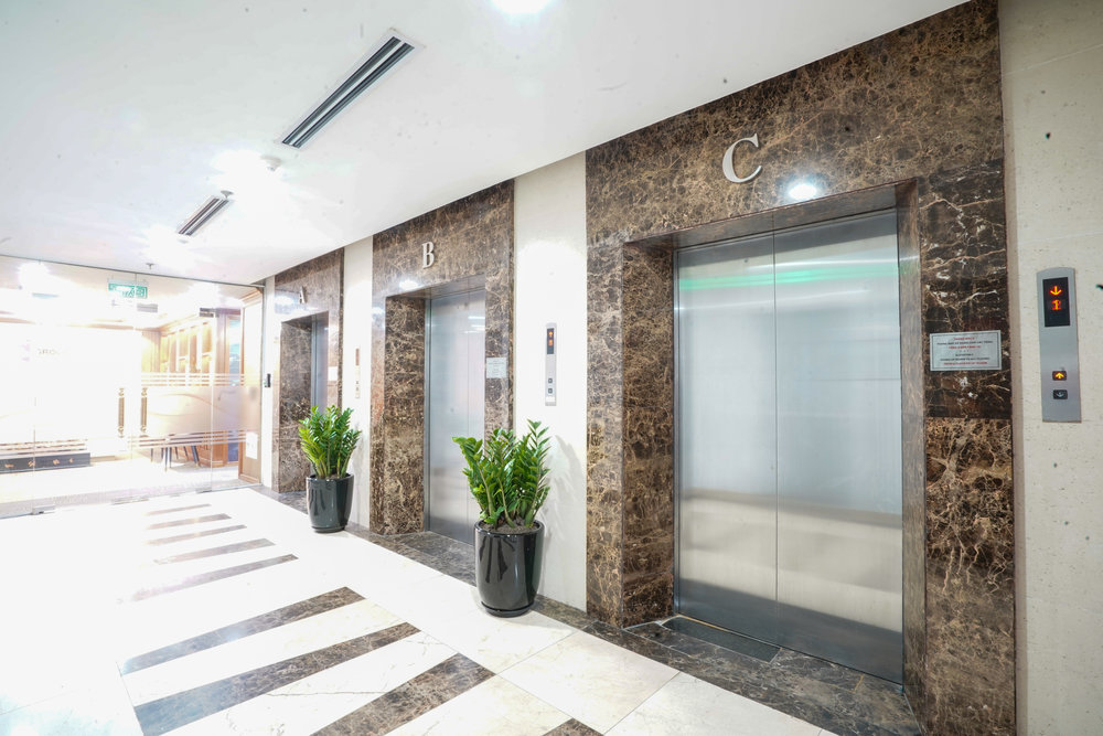 Thang máy tốc độ cao